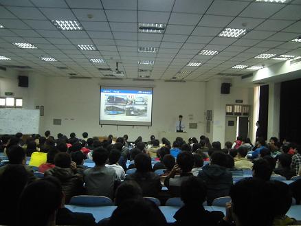 电子电气学院毕业生积极参加郑州宇通客车专场招聘会