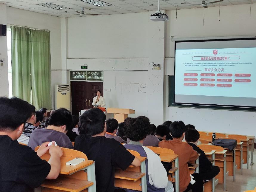 机械与汽车工程学院开展2022级学生全民国家安全教育日主题班会
