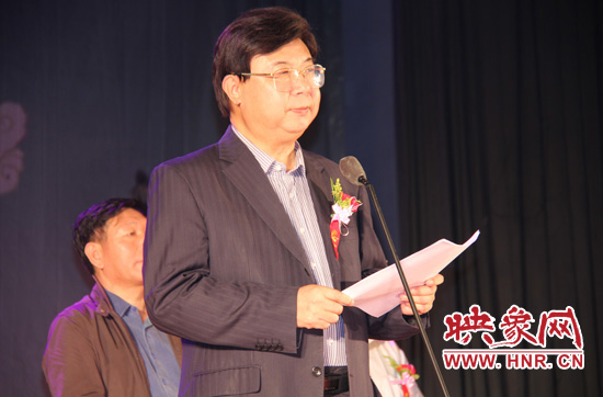 开封市政府副市长陈国桢致辞。 开封市政府副市长陈国桢致辞。