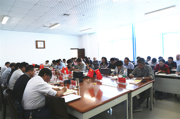 bat365在线官方网站召开党委理论学习中心组（扩大）学习