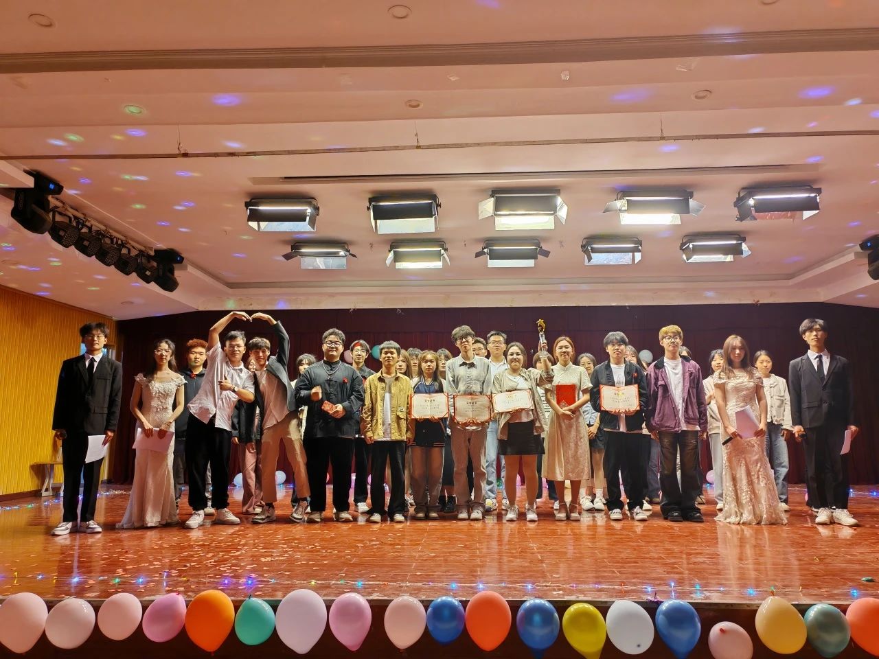 唱响青春，飞扬梦想——电子电气工程学院举办十佳歌手比赛