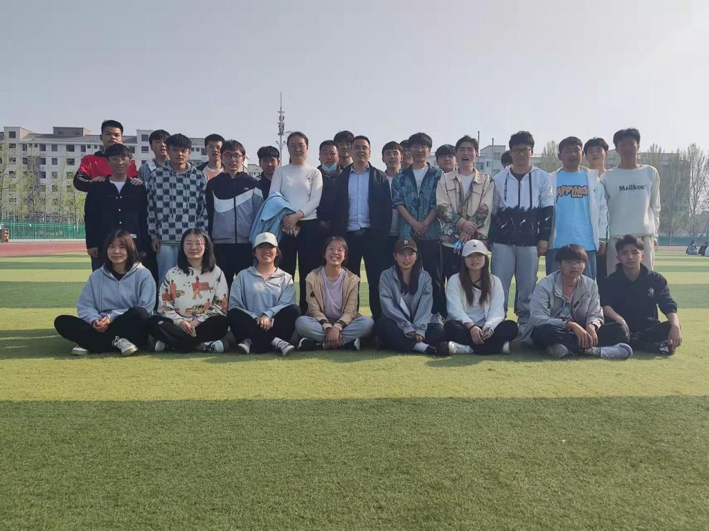 机械与汽车工程学院组织学生户外团建活动