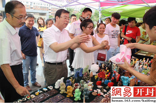 校长选购学生作品