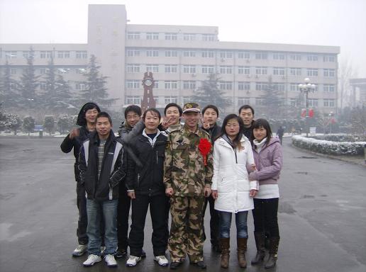 我院学生携笔从戎 保家卫国