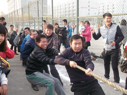 电子电气工程学院举行“凝神聚力 一致同心”师生拔河比赛