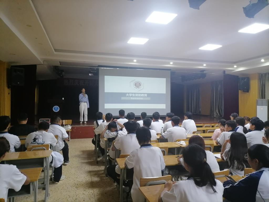 智能制造学院开展2024学年秋季学期资助政策“两节课”宣讲活动