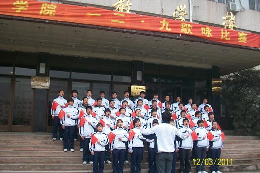 唱响主旋律 放歌党旗下 机电学院举行12•9歌咏比赛