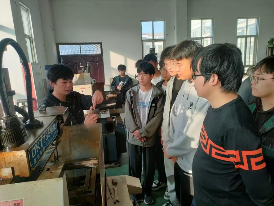 就业育人丨智能制造学院举行第四期“导师零距离”活动